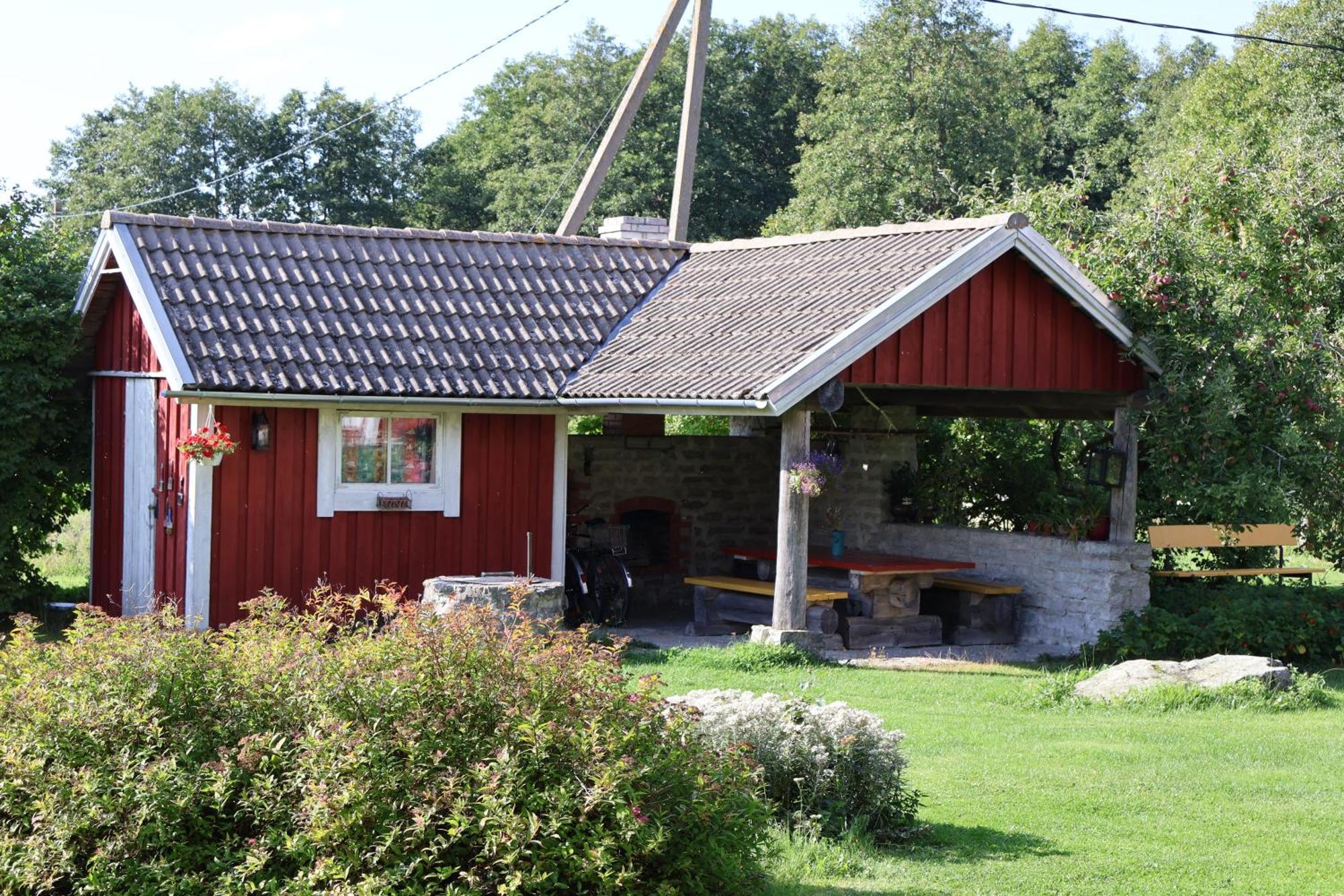 Leesi Puhkemaja Pensionat Exteriör bild