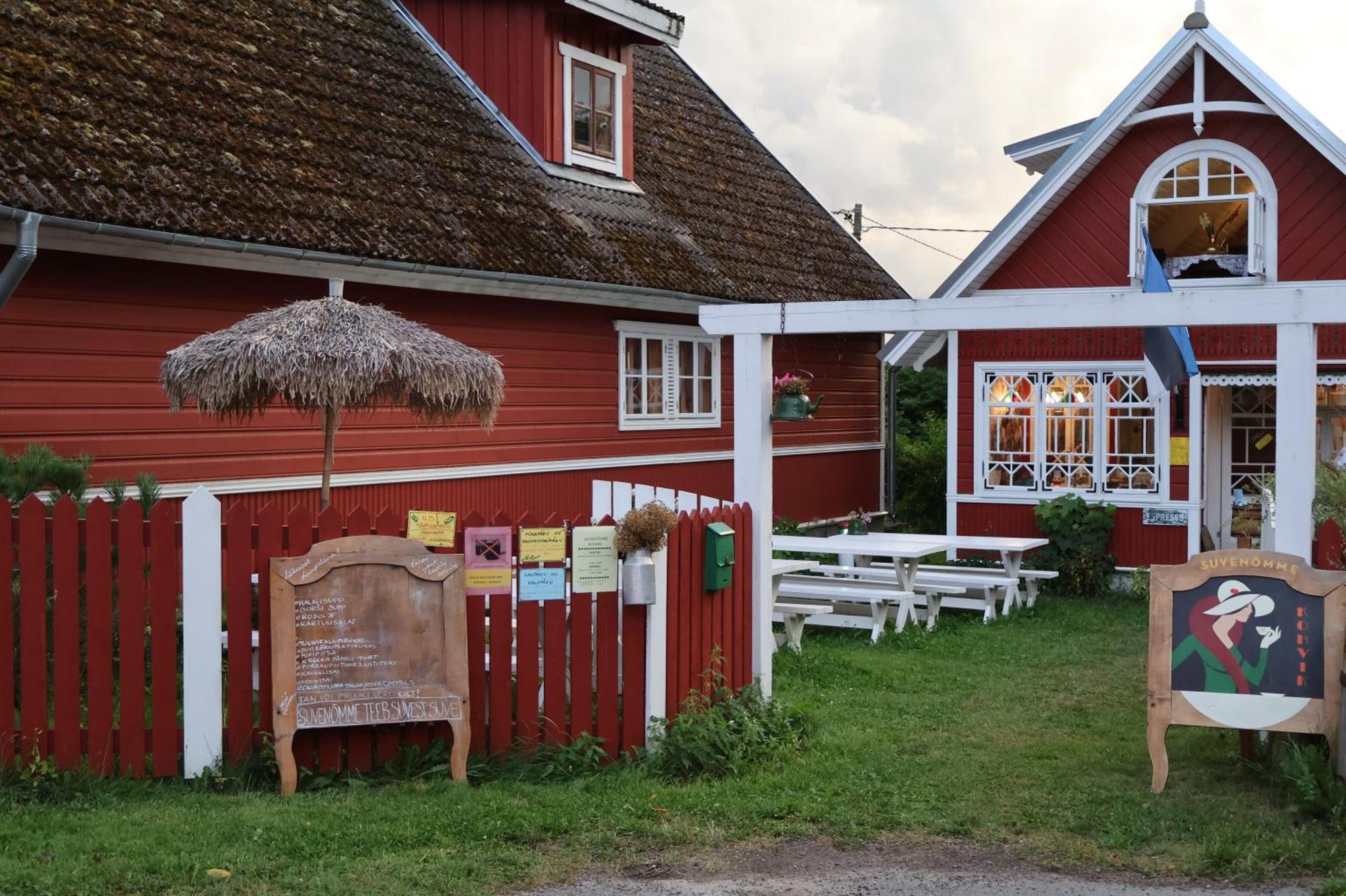 Leesi Puhkemaja Pensionat Exteriör bild